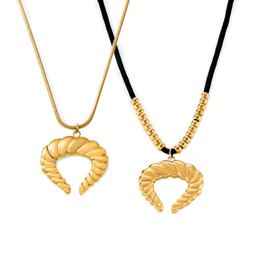 18K Gold-Plated Retro Horn Pendant Necklace with Ribbed Clavicle Chain - Non-Fading, European & American Individual Design.