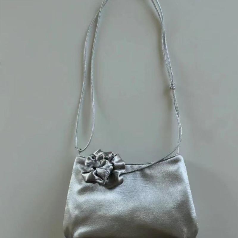 This Satin Bucket Bag Is A Trendy High-end and Minimalist Single-shoulder Crossbody Bag for Commuting