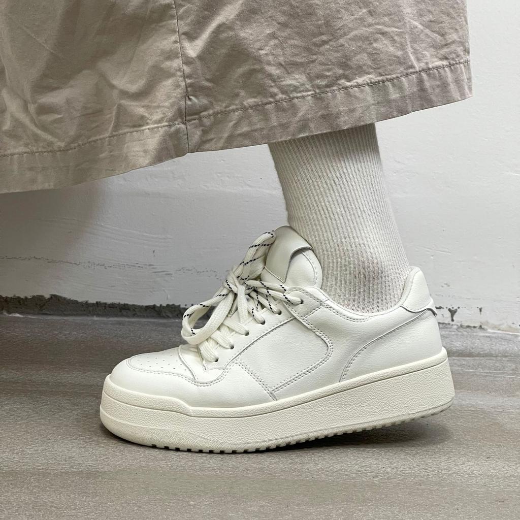 Genuine Leather Thick Sole White Shoes for Women  Autumn  Versatile Round Toe Sponge Cake Sole Lace-up Casual Board Shoes