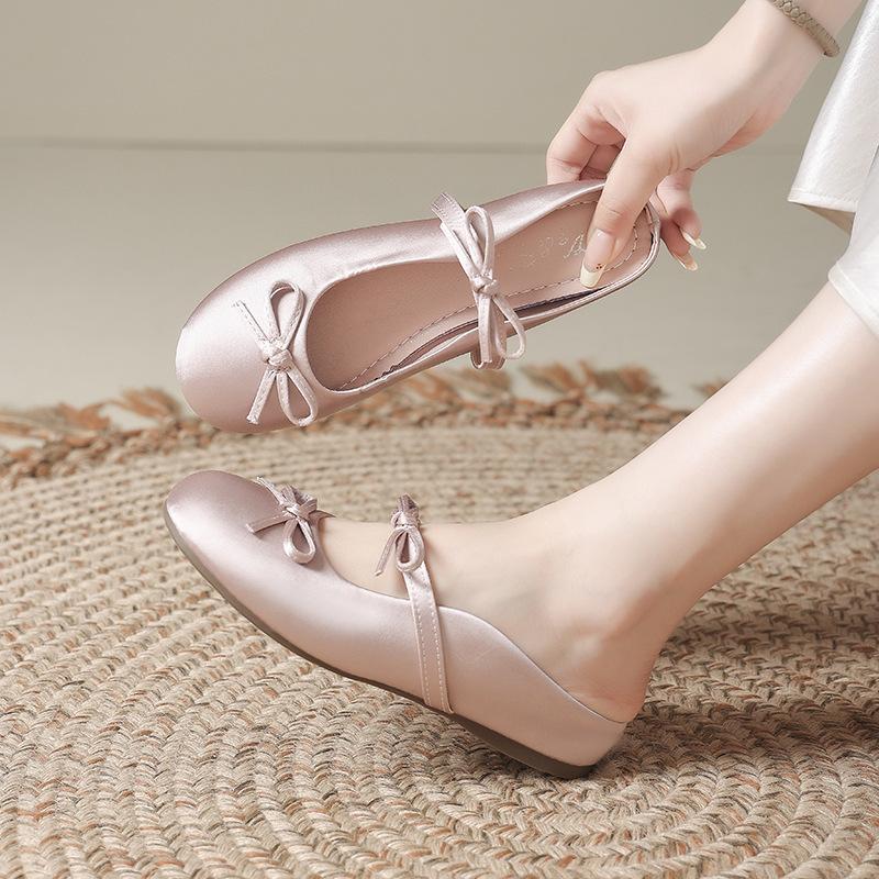 Wear half slippers outside and increase the height inside. Summer new gentle single shoes bow cool slippers women