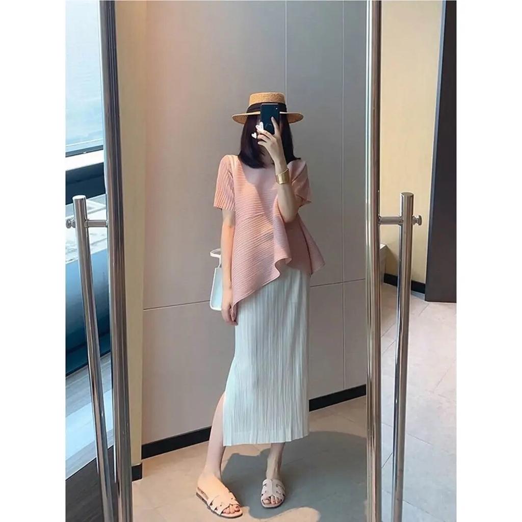 Plissiertes Oberteil irreguläres kurzärmeliges Oberteil Sommer locker und Nische schlankmachendes T-Shirt Damenhemd