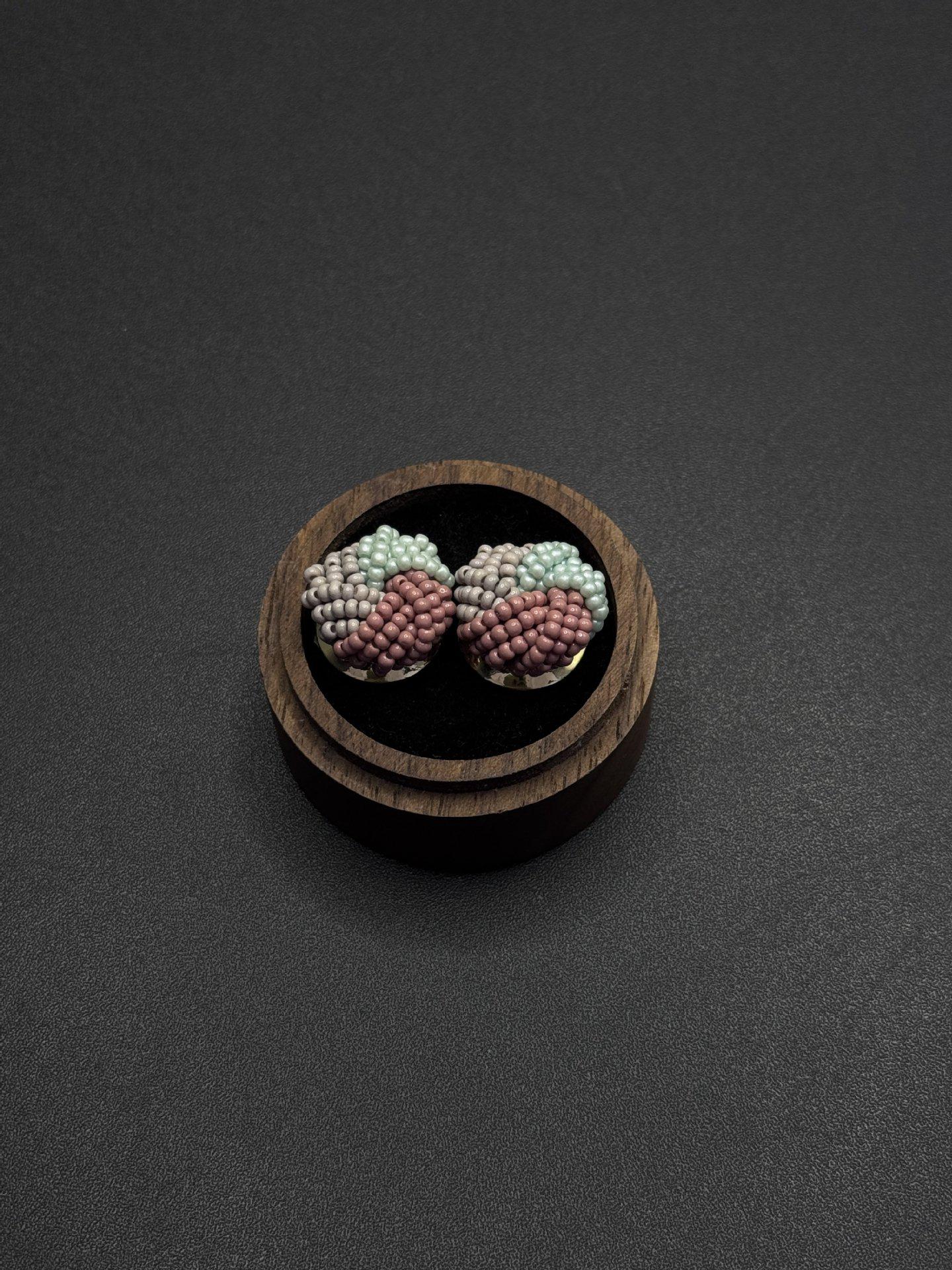 Ретро Набор Заколка для Волос и Серьги Пэчворк из Трех Цветов с Помпонами