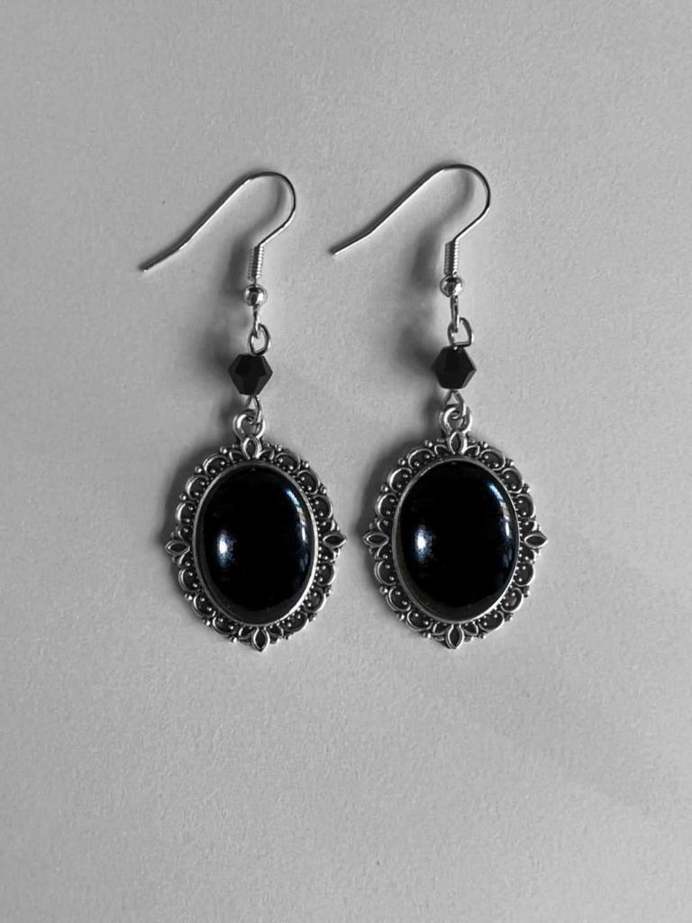 Retro Victoria Sliver Color Oval Lacework Inlay Red Crystal Glass Cat Bat Crow Cemetery Cross Dangle Earrings for Women Jewelry