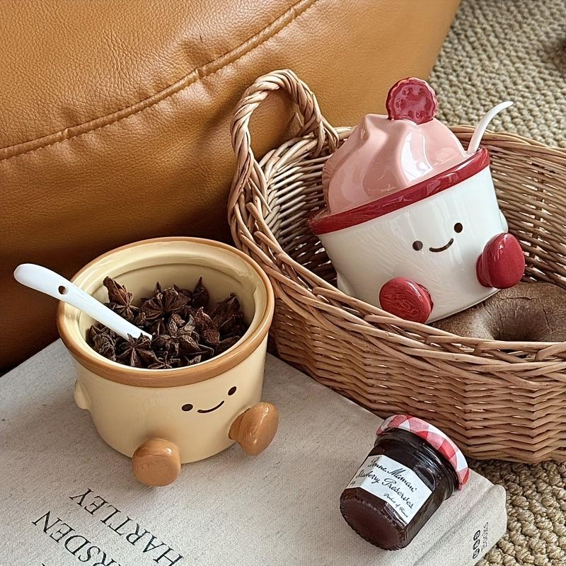 Single Pack Cute Cake Shaped Ceramic Seasoning Jar, High-Value Seasoning and Spice Tool, Salt and Pepper Shaker, Table Decorations,Single 235ml/7.95oz