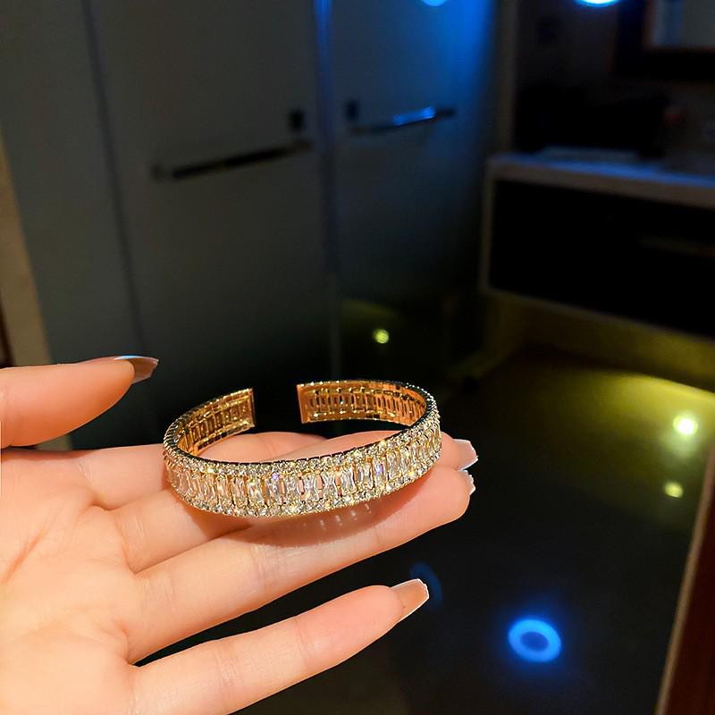 Trendy Inlaid Zirconia Open Bangle: Retro Korean Temperament Bracelet