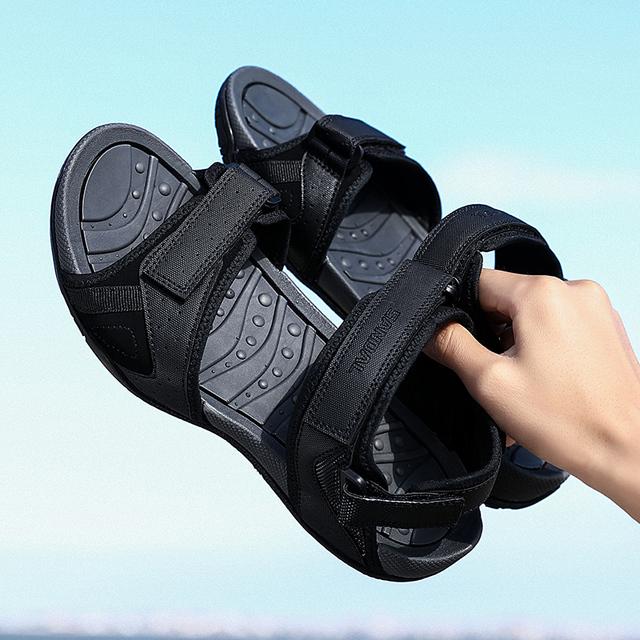 

Нове літнє чоловіче взуття. Класичні чоловічі м які сандалії, дихаючі чоловічі пляжні сандалії в римському стилі. Великі водяні сандалі 43 чорний