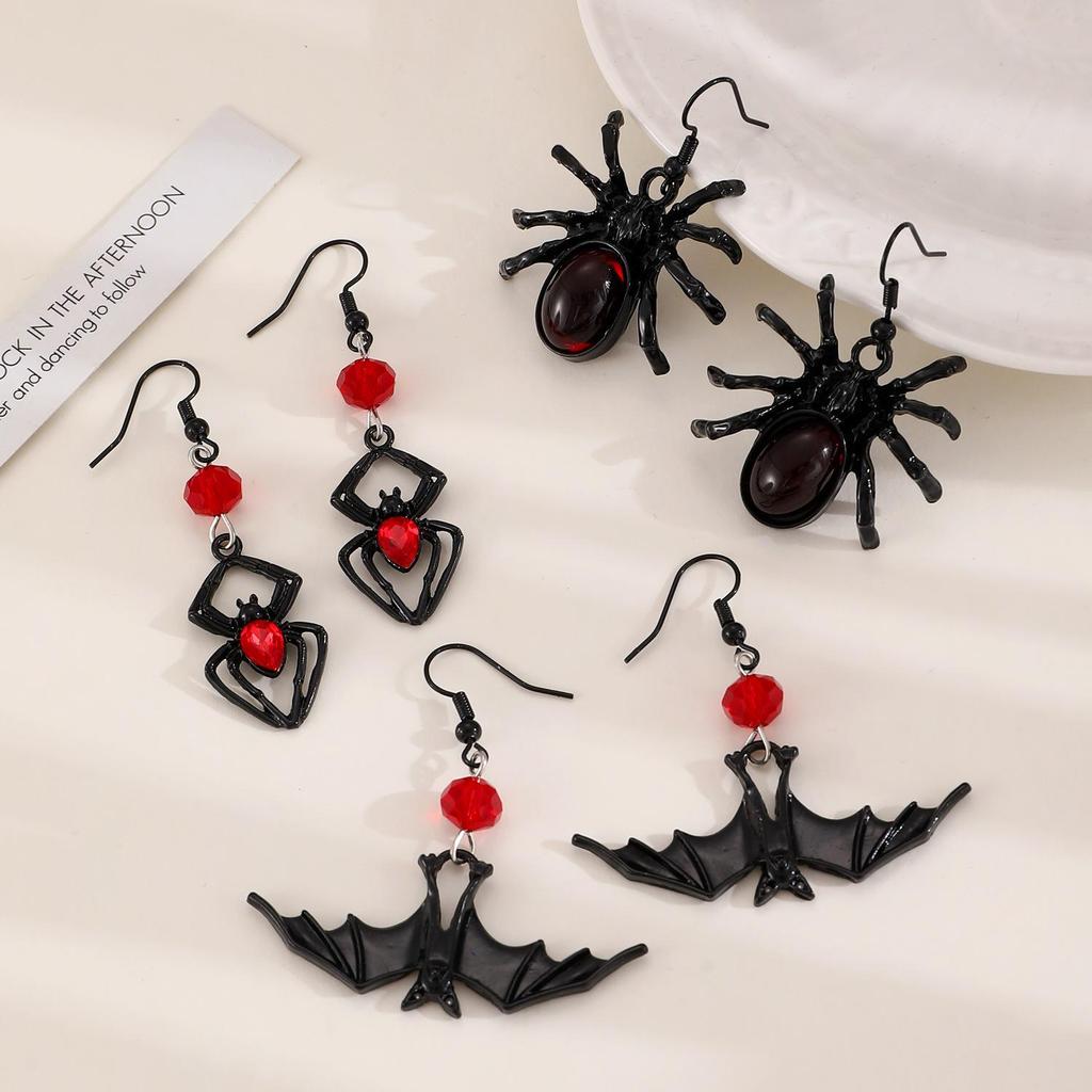 Gothic Bat & Spider Earrings: Retro Halloween Style