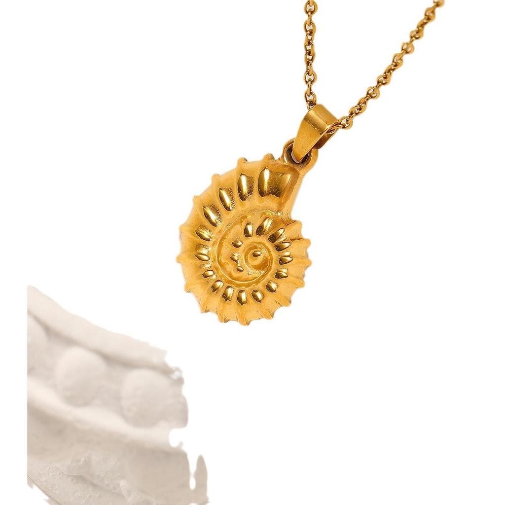 18K Gold Titanium Seashell Necklace - Ocean Life Series Clavicle Chain Pendant