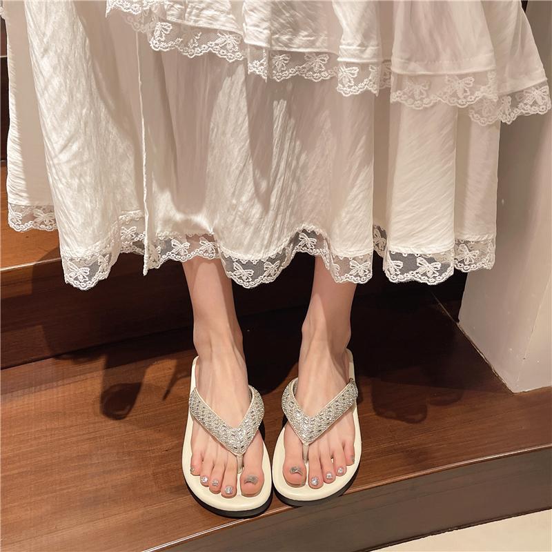 Fashion Summer New Slippers Women Fashion Clip Toe Crystal with Soft Sole Anti-slip Wear-resistant Lightweight Flat Flip Flops