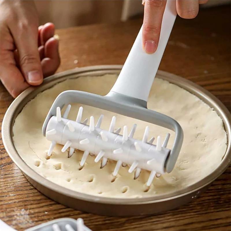 1PC Pizza Dough Punch Roller Needle –PP Dough Ventilation Tool for Baking Pizza, Bread, and Cookies – Essential Baking Accessory