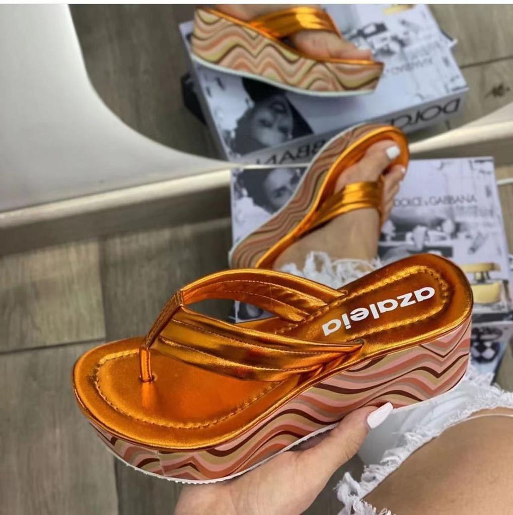 Damen Keilabsatz Plateau Hausschuhe 2025 Sommer Mode Farbe Dicke Sohle Zehentrenner Schuhe Damen Luxus Sandalen