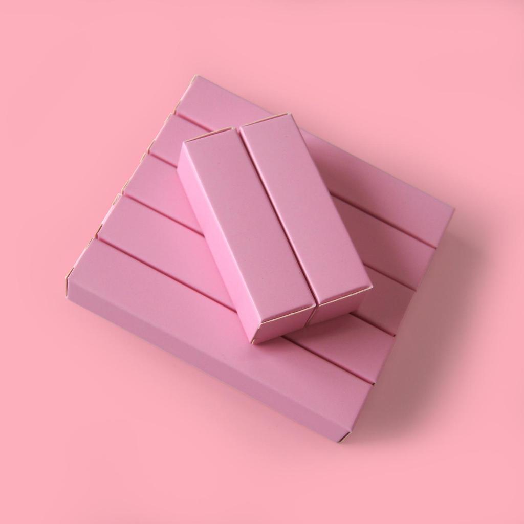 Niestandardowe pudełka na kosmetyki z białego kartonu: Opakowania do różowego eyelinera, szminki, balsamu do ust z opcjami druku