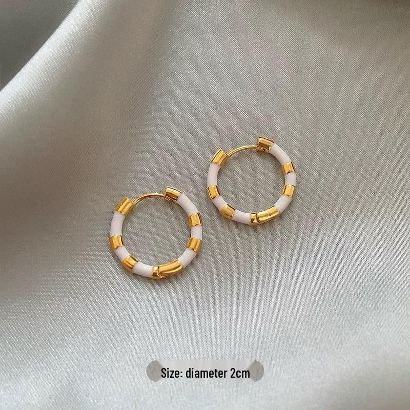 Französische Retro-Luxus-Farbblock-Ohrringe: Damen Ohr-Manschetten im chinesischen Stil