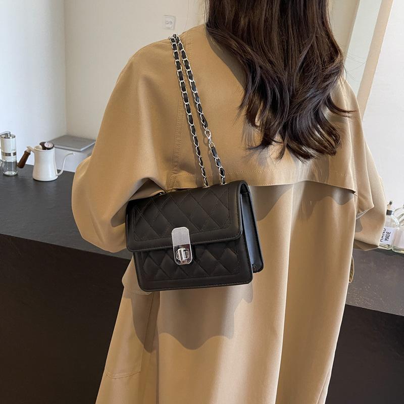 Niche chain bag women's 2025 summer Korean version of beautiful fashion simple small square bag casual foreign style messenger bag women's medium