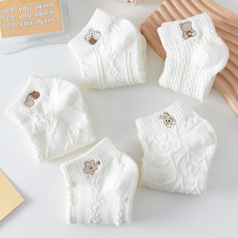 "Urocze białe skarpetki do kostki z misiem chmurką na wiosnę i lato dla kobiet"