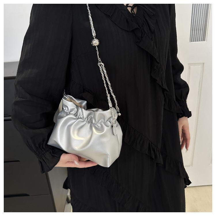 Fashion chain pleated bucket bag niche texture bag women's trend mobile phone shoulder messenger bag commute exquisite