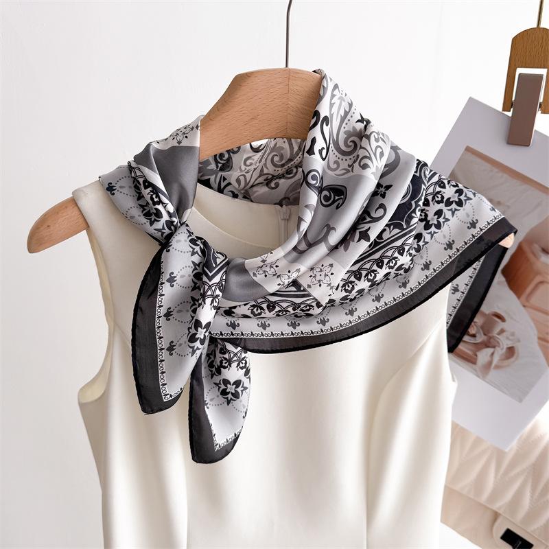 Elegant New Favorite Printed Silk Scarf Square Scarf High-End Shawl Professional Versatile Neck Small Square Scarf Headscarf
