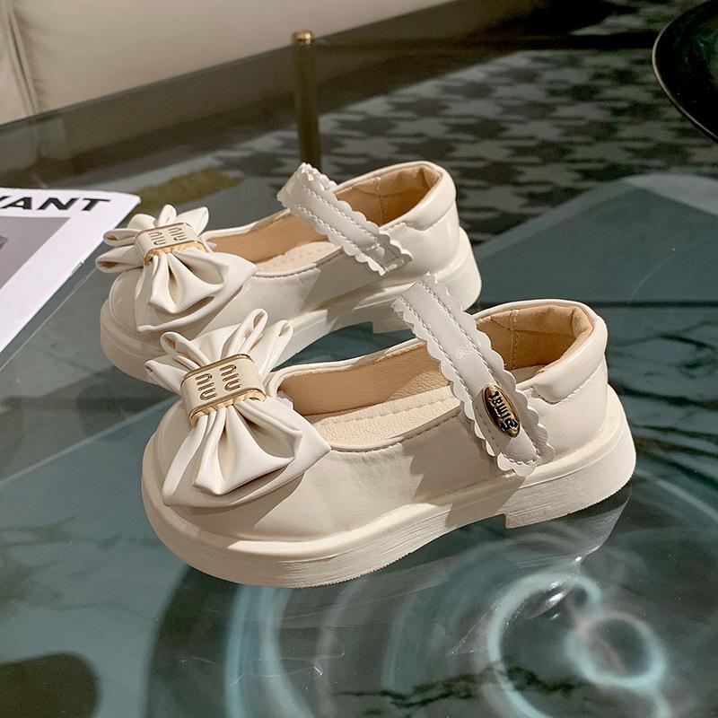 

Детские туфли принцессы для девочек, маленькие кожаные туфли черного цвета, весна-осень 2025, туфли-лодочки для выступлений, лоферы на мягкой подошве, обувь для девочек 23-27 yards whole box shot 50 pairs