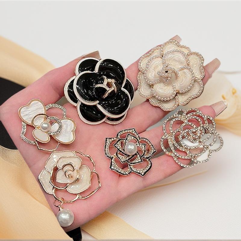 Elegant Camellia Brooch, Resin Rhinestone French Design, Sophisticated Women's Accessory for Banquets and Daily Wear
