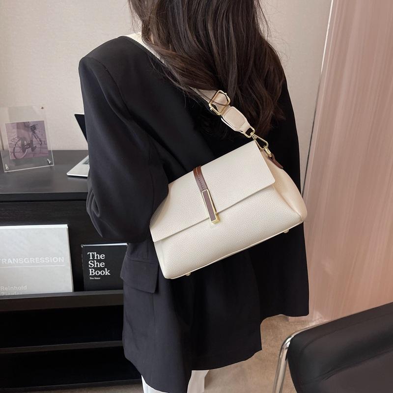 Crossbody bag Large capacity commuter shoulder small square bag Textured bag New fashion women's bag Wide shoulder strap