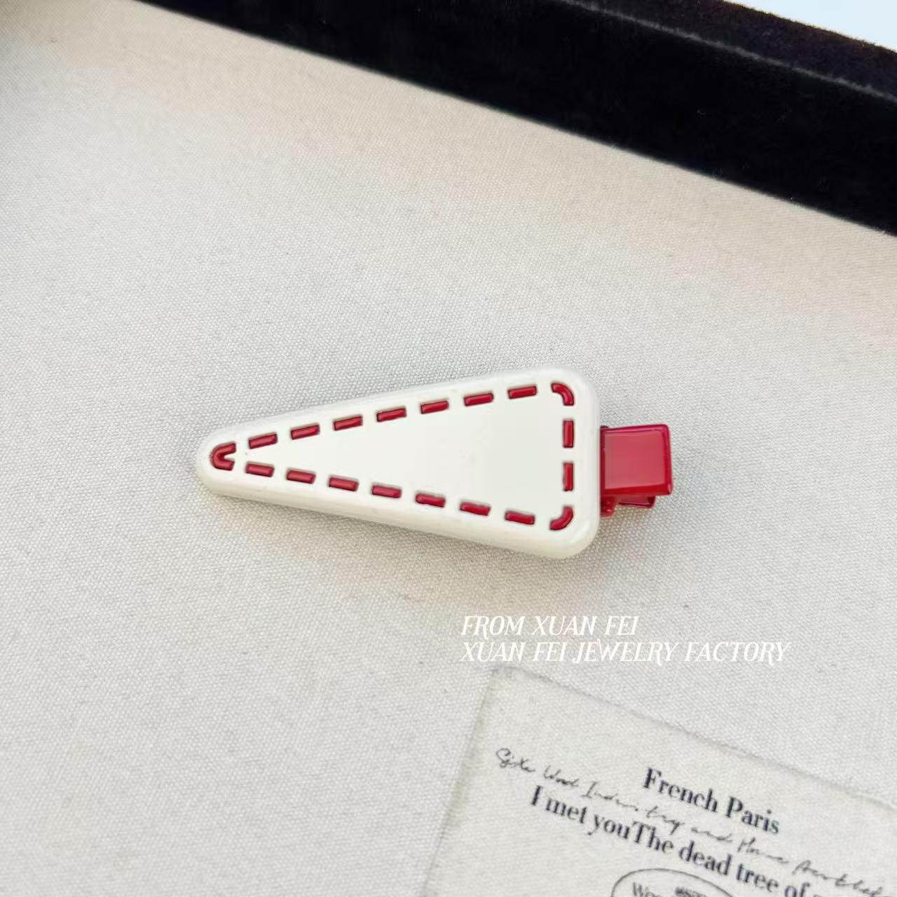 Sweet Triangle Alloy Hair Clip - Seamless, Cute Dashed Line Bangs Accessory for Women