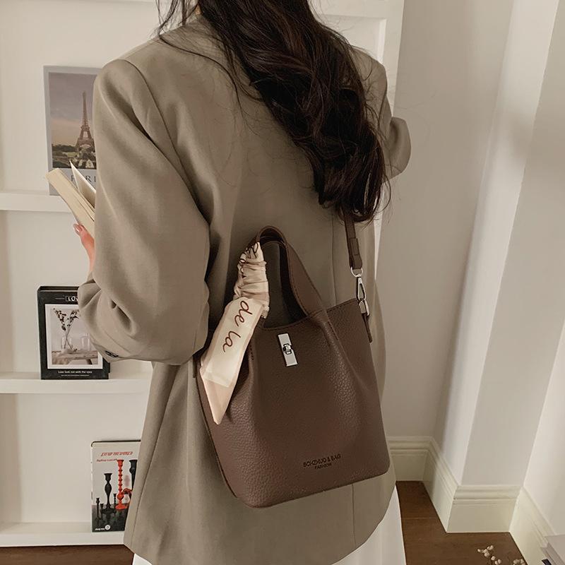 Korean-style Large-capacity Bucket Bag For Women, New Autumn And Winter Casual Versatile Shoulder
