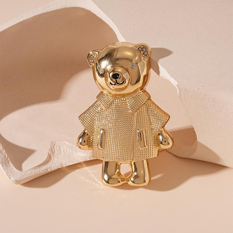 Luxury European & American Drip Oil Diamond Bear Brooch with 'M' Letter - High-End Fashion Corsage for Women