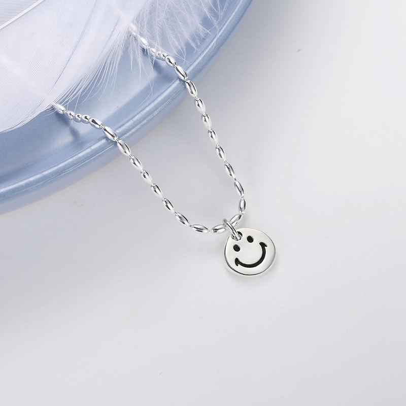 Cute Smiling Face Pendant Necklace Niche High-end Sense, Sweet and Cool Girl Collarbone Chain Personality Trend