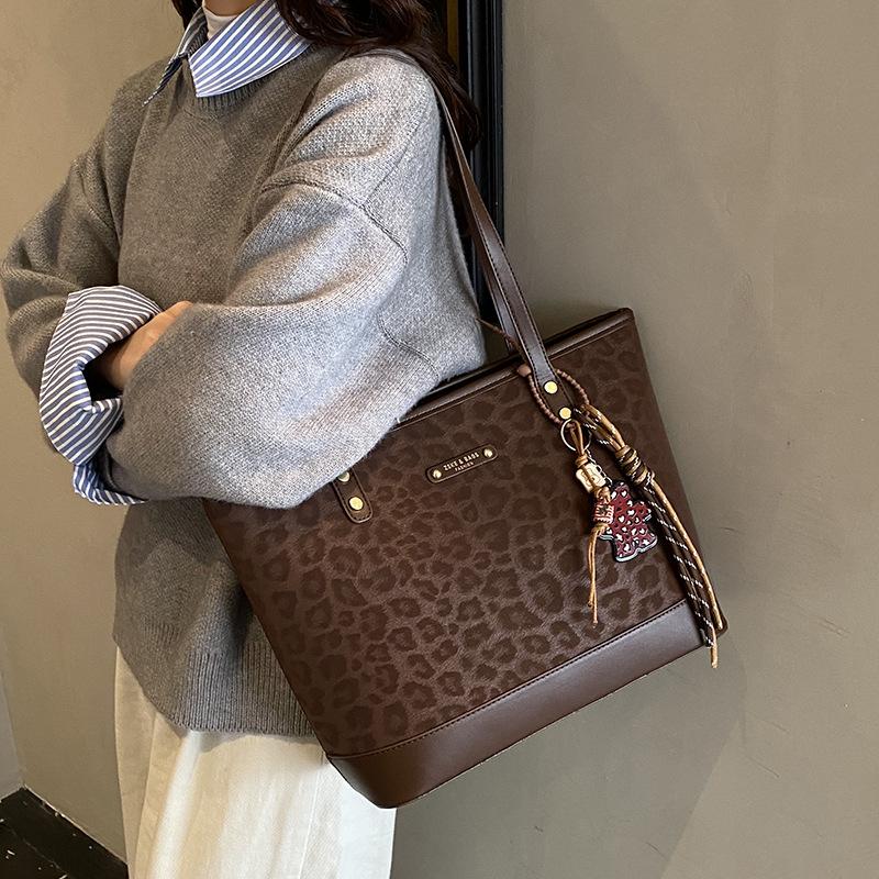 Premium Bag Women's 2025 New Autumn and Winter Retro Shoulder Bag Commuter Tote Bag Large Capacity Women's Bag