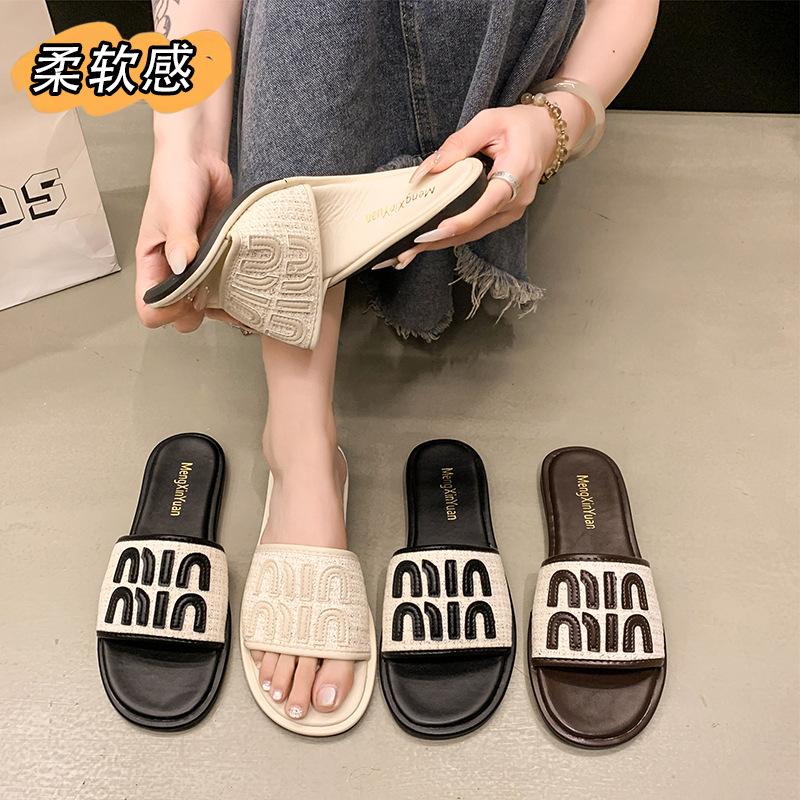 Dámské boty 2025 nové letní nošení francouzské malé sandály plážové sandály s plochou podrážkou a malým voňavým větříkem jednoslovné pantofle