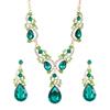 Overdreven banket smaragd ketting oorstekers set
