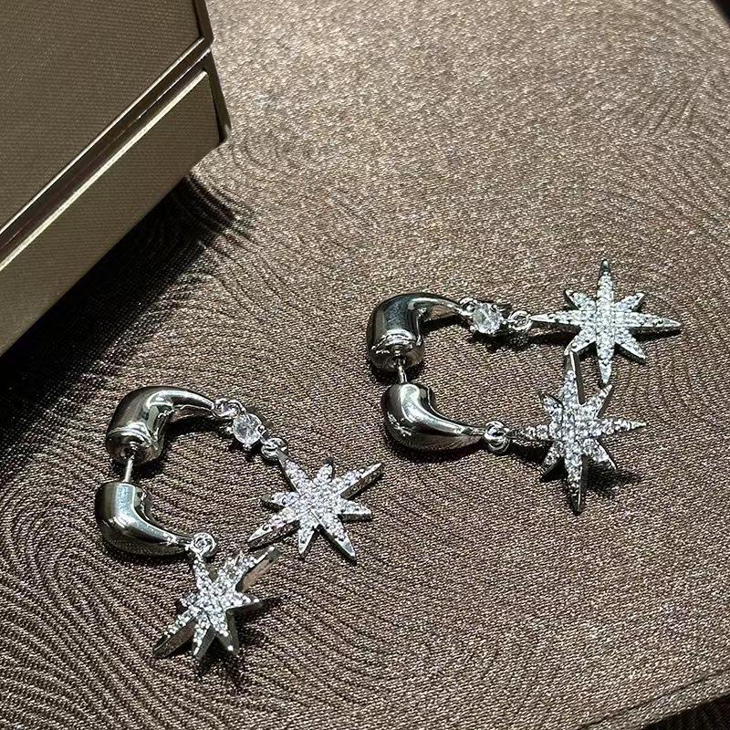 A Pair of Two-wear Zircon Star Earrings, Elegant and Fashionable, Unique Design, Simple and Versatile, High-end Earrings for Women