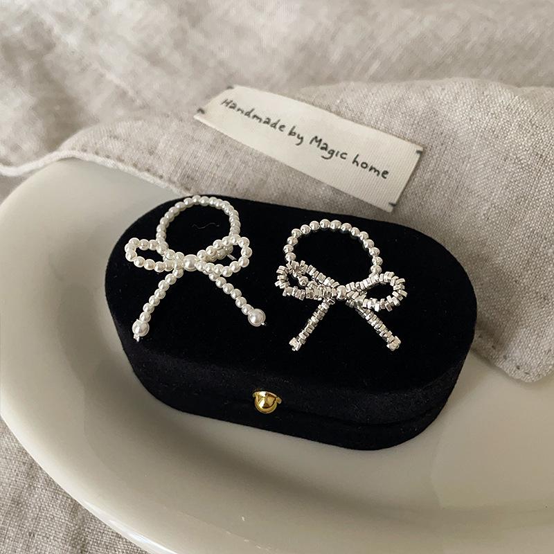 Exquisite Silver Pearl Bow Elastic Ring for Women – Versatile and Stylish Design