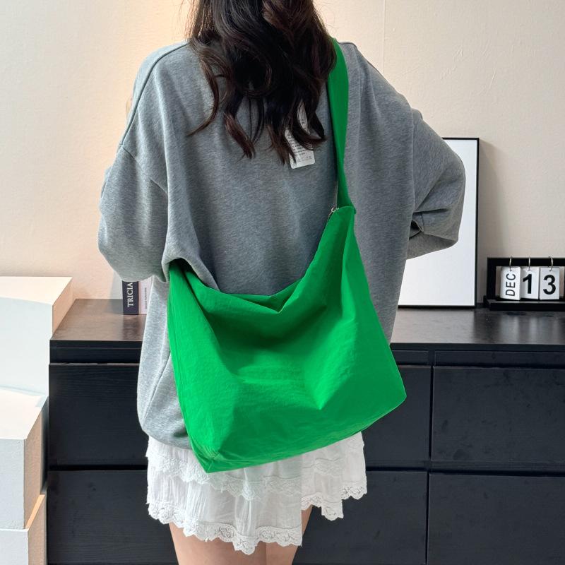 Korean new casual nylon tote bag simple and fashionable, large capacity one-shoulder versatile crossbody commuter bag