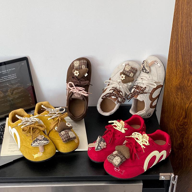 Korean version of new sports shoes 2025 autumn niche retro versatile casual board shoes red German training shoes women