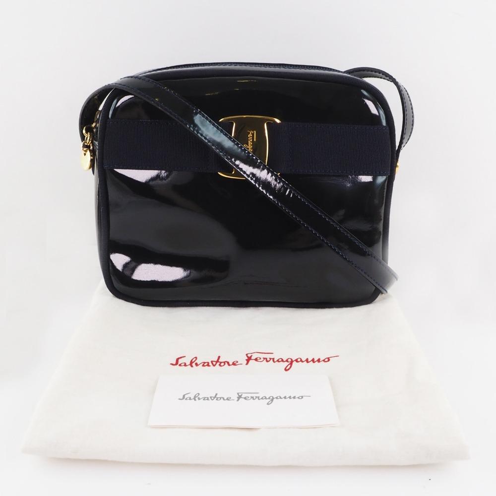 Salvatore Ferragamo Vala Shoulder Bag DE-21 3096 black Patent leather Women Used