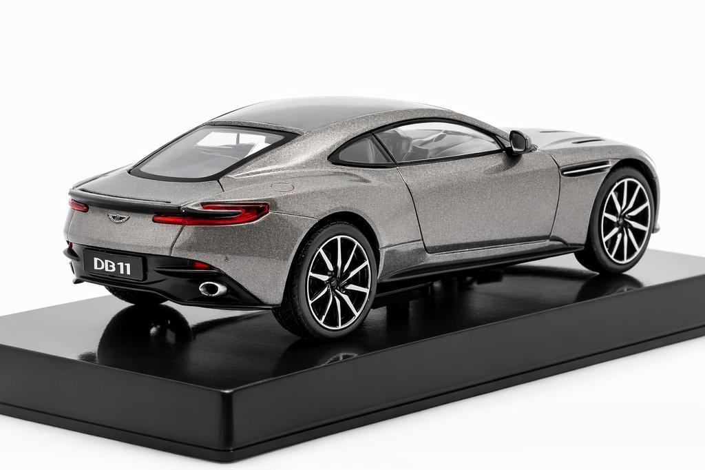 ALTAYA Aston Martin Diecast Model ASTON MARTIN DB11 2016 with Case 1/43 (Gray) [Used]