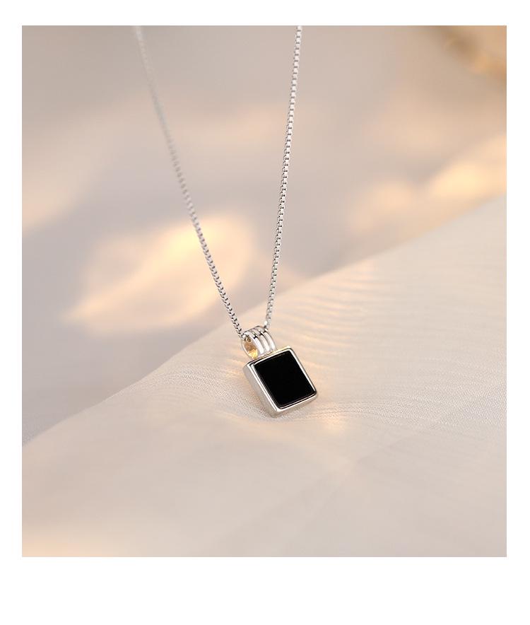 Collier Carré Noir en Argent Sterling: Chaîne clavicule design niche élégant, style froid 2022.