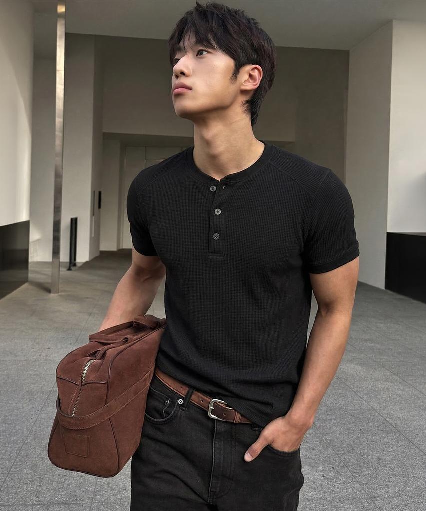 Michikoleondeonseupocheu Waffle Henley Neck Muscle Fit Short Sleeve T-Shirt Black