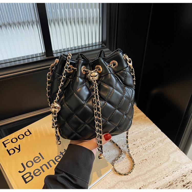 Geantă Găleată cu Șnur cu Model Diamant de Lux 2024 - Geantă de Umăr Mică Rotundă Tip Butoi pentru Femei