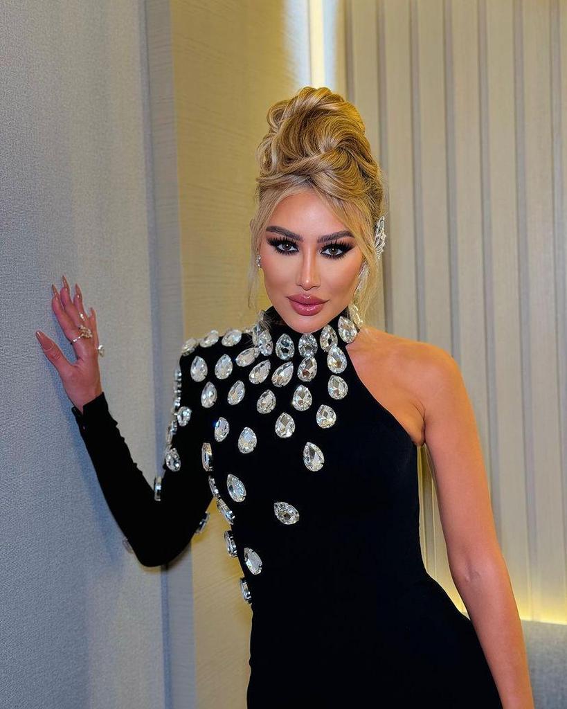 European & American High-End Sexy One-Shoulder Studded Bandage Dress - Long-Sleeved, Slim-Fitting, Luxurious.