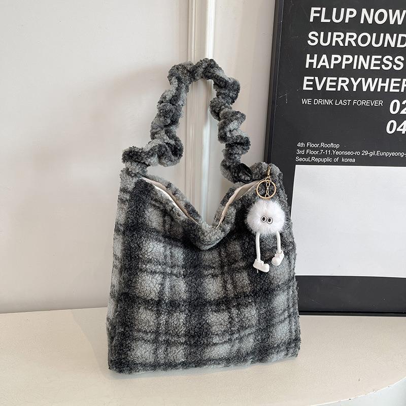 Vintage plush Maillard tote bag women's new fashion shoulder women's bag casual lamb plush messenger bag