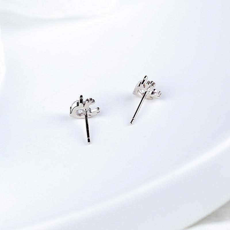 Zircon Reindeer Stud Earrings: Korean Fashion Inspired Christmas Jewelry for Women
