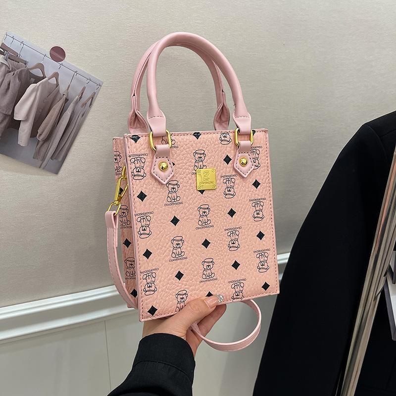 

Нишевая дизайнерская сумка женская летняя универсальная 2025 новая модная на плечо сумка-мессенджер корейская версия портативная сумка-тоут розовый