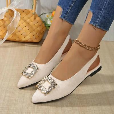 Mode Dagelijks Puntige Teen Sandalen Vrouwen 2025 Zomer Grote Kristallen Gesp Platte Hakken Schoenen Vrouwen Elegant Wit Rijschoenen