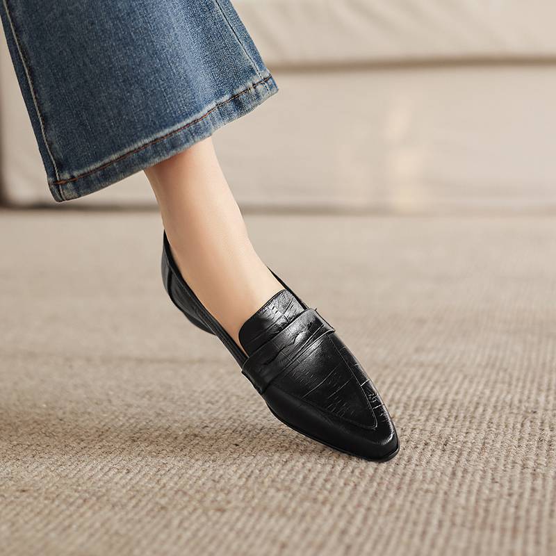 Krazing Pot Sheepskin Round Toe Low Heels Summer Shoes Big Size 42 Retro Fashion Slip On Stones Prints Women Deep Mouth Pumps