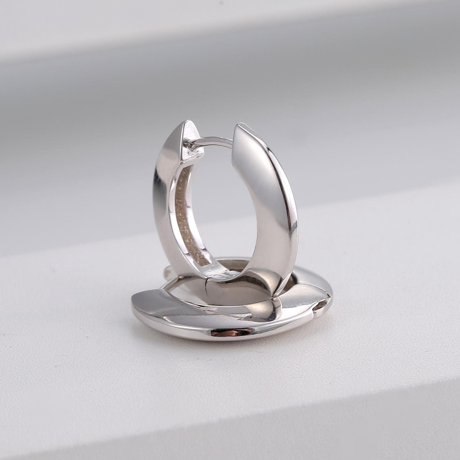 

Это повседневный универсальный дизайн, двойное кольцо с креативной текстурой металла, женские маленькие серьги, маленькие серьги и новогодние модели.