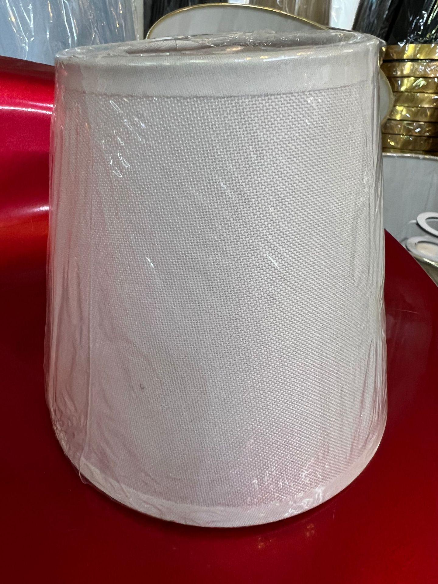 

Простой тканевый абажур для люстры и настенного светильника