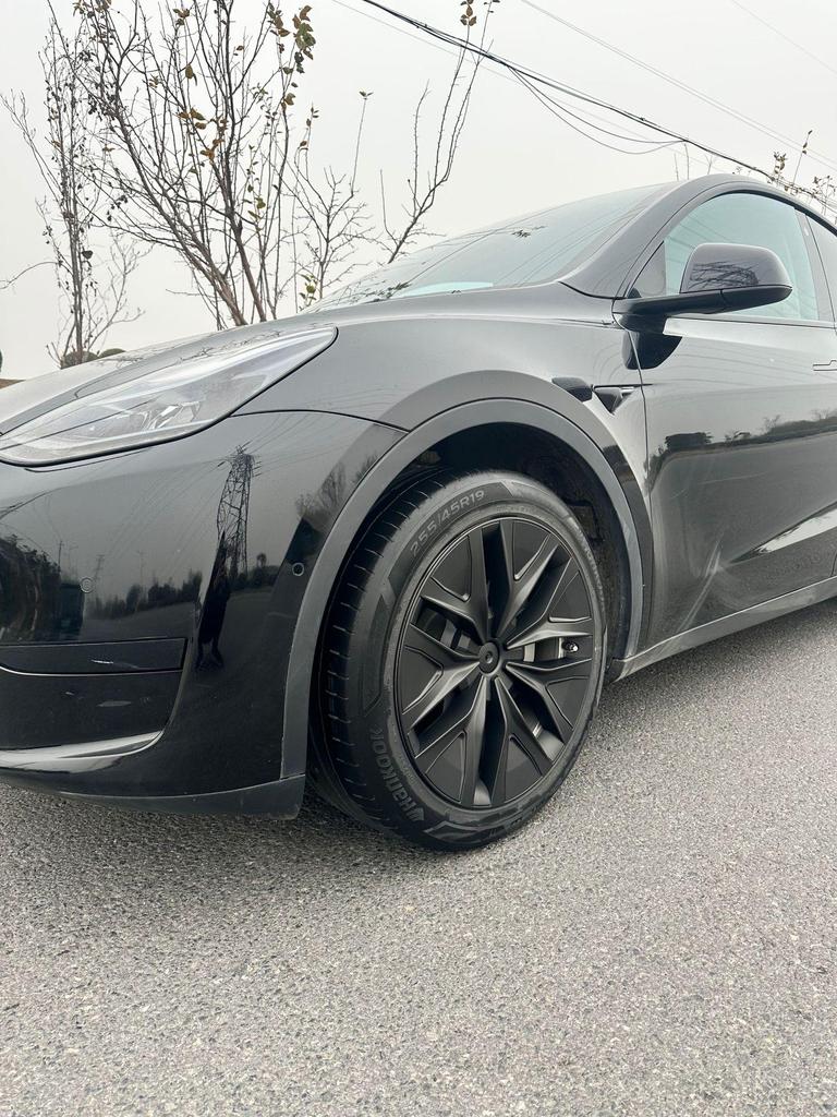 19-Inch Decorative Wheel Cover for Tesla Model Y (2021-2024) - Full Coverage Protection