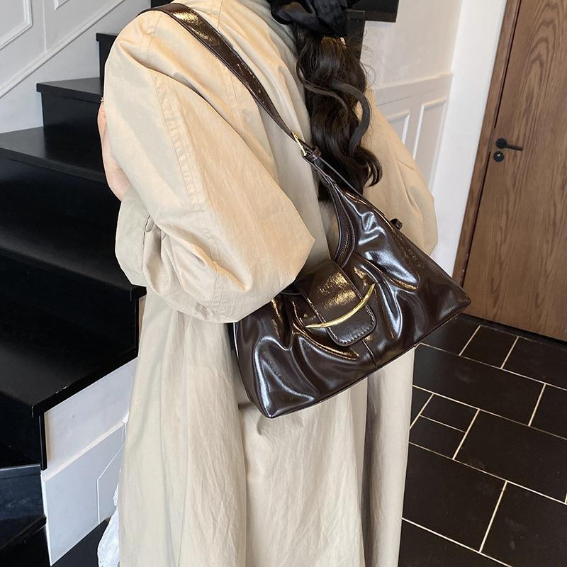 2026 New Highend Underarm Bag Fashiable and Versatile Women's Bag Commuting Shoulder Niche PU Patent Leather Crossbody Bag